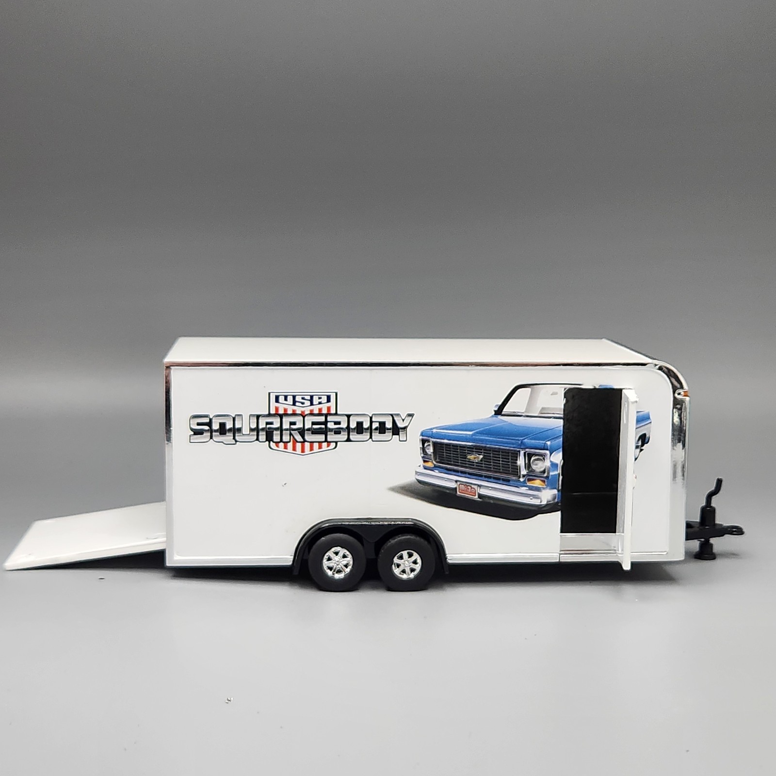 Enclosed car trailer w opening door Collectible 1/64 Scale Collector Car