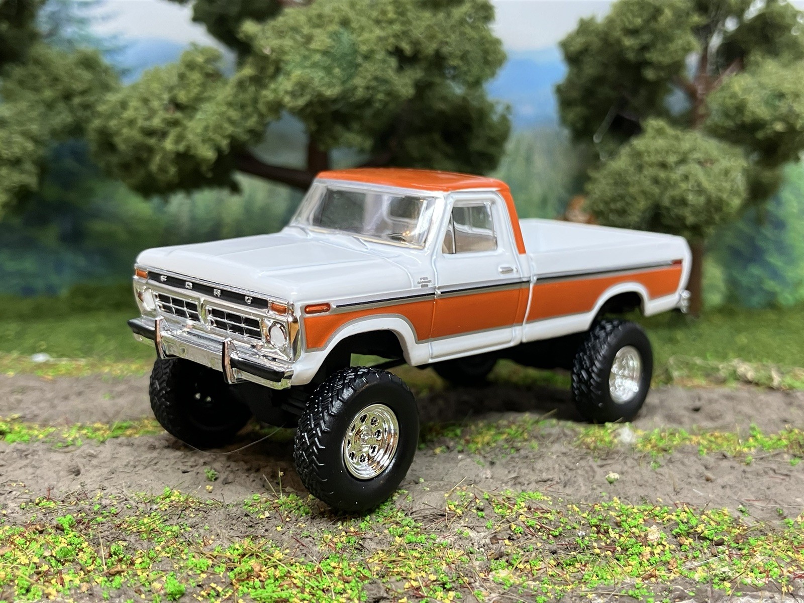 1977 Ford F-150 Ranger Explorer Lifted 4×4 Truck 1/64 Diecast Custom Greenlight
