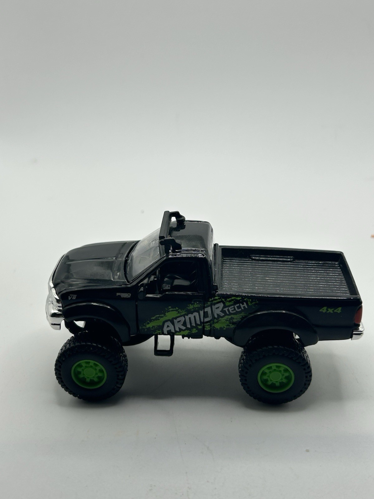 Maisto Die Cast Ford F-Series Armor Tech 4X4 1:46 Scale Truck