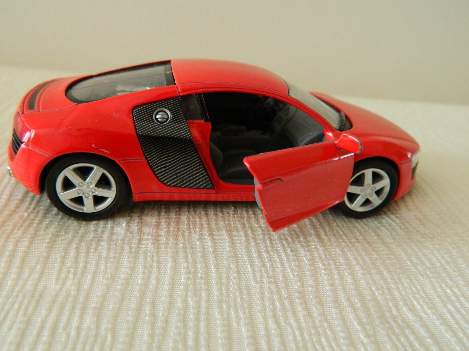 Audi R8 Red KiNSMART TOY Car Model KT5315 1/36 Scale Diecast Metal Open Doors