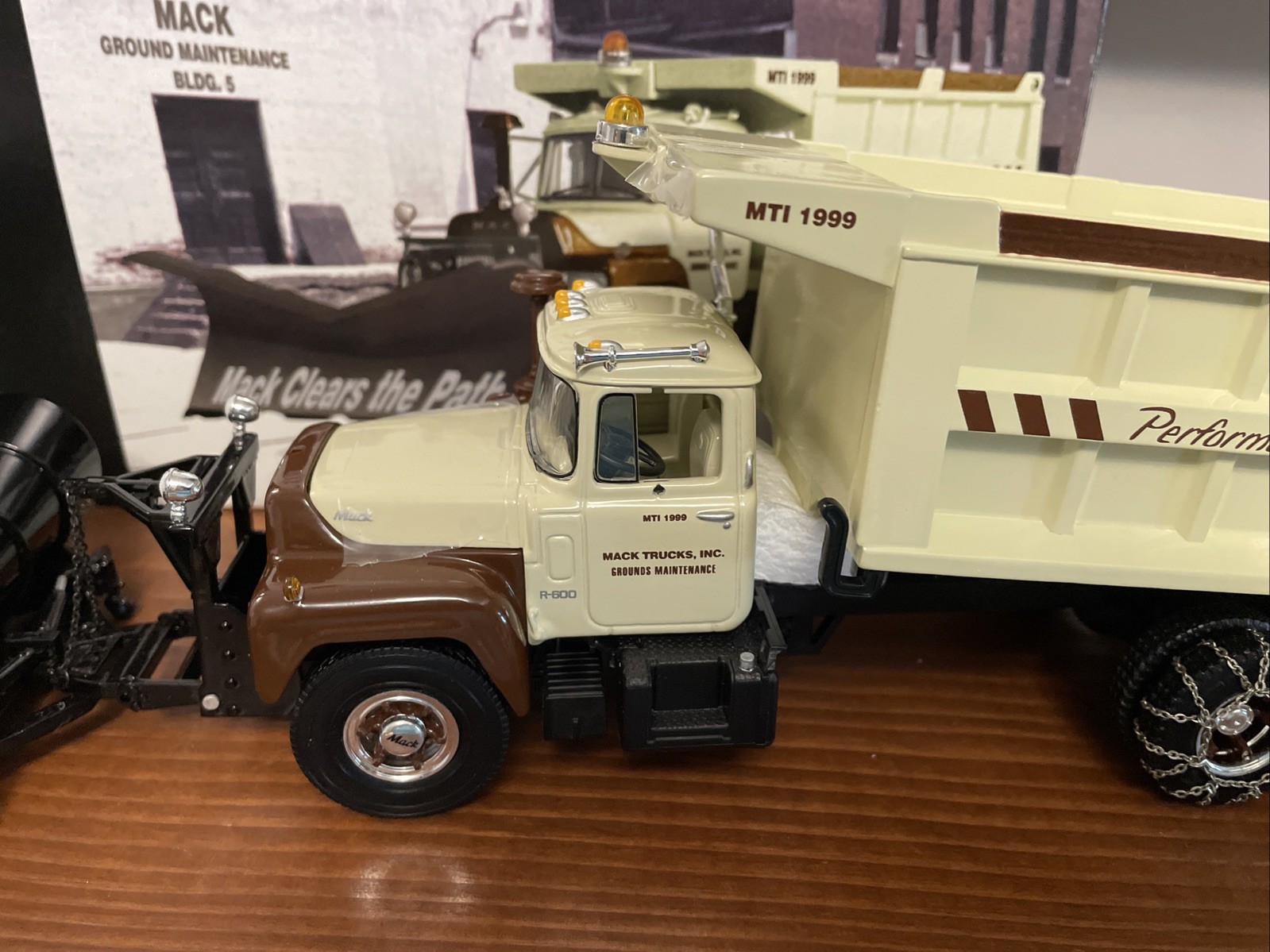 First 1st Gear 1/34 Scale MACK-R MODEL R-600 Dump Truck With Snow Plow Diecast