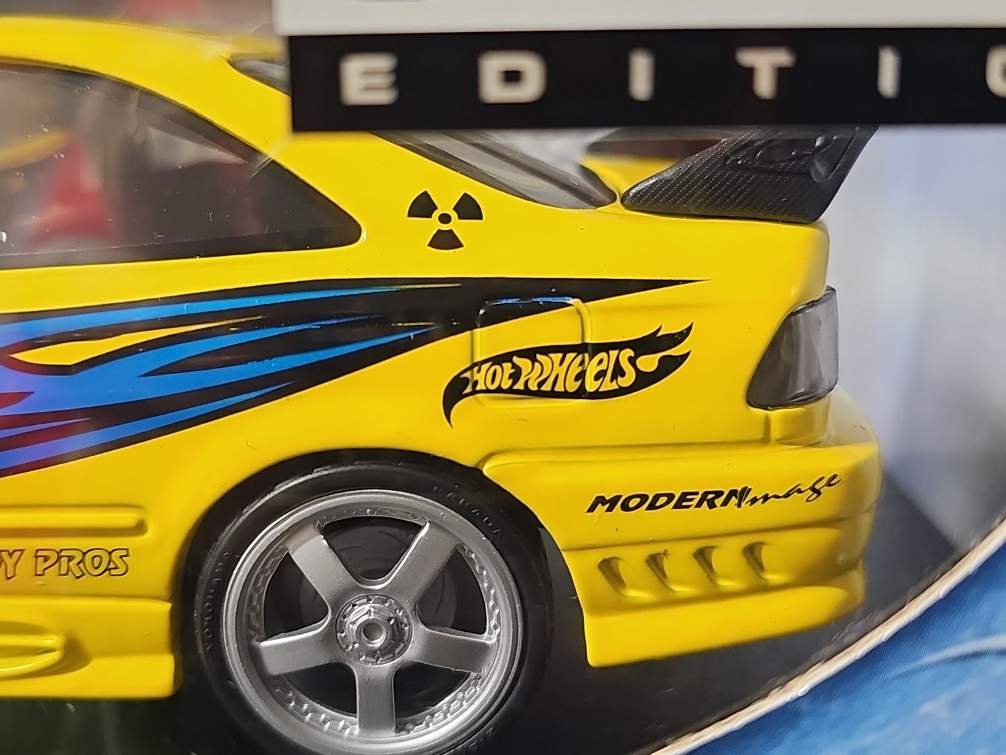 Hot Wheels Super Street 2005 Honda Civic Sema Awards Banquet 1:18 Scale Diecast