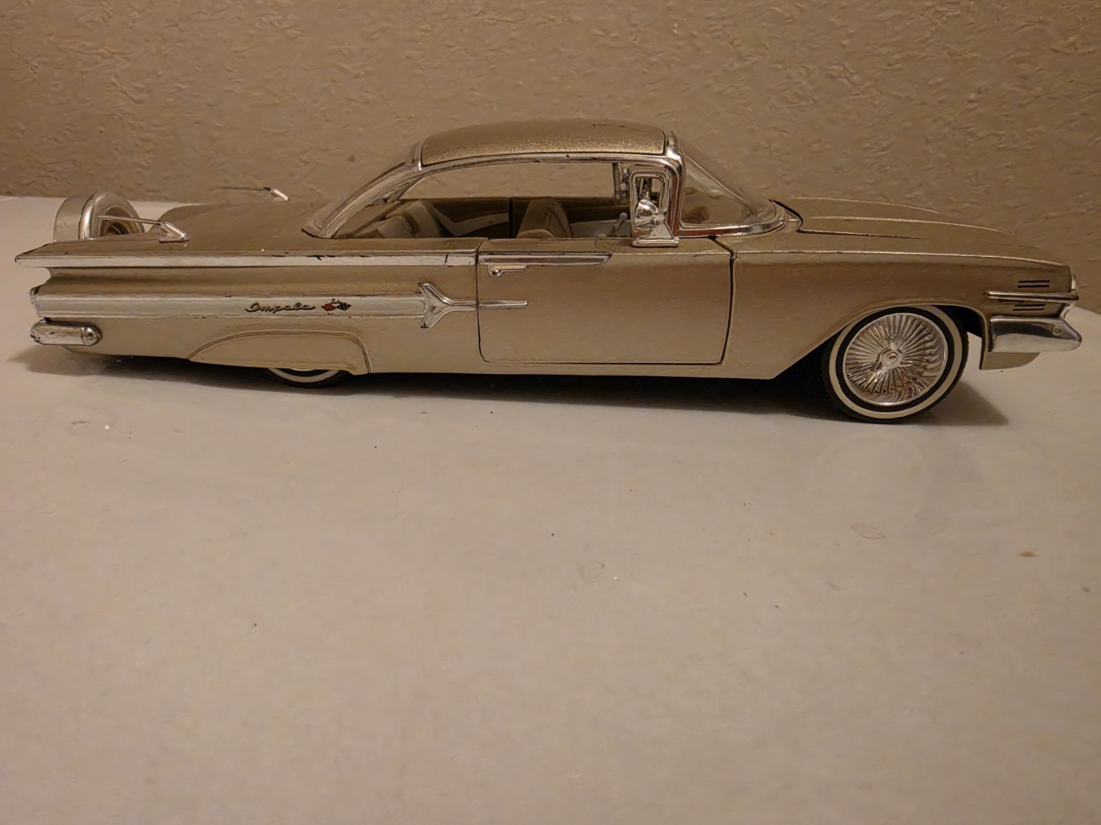 ULTRA RARE Jada Toys 1:32 Scale Metallic Gold 1960 Chevy Impala Lowrider