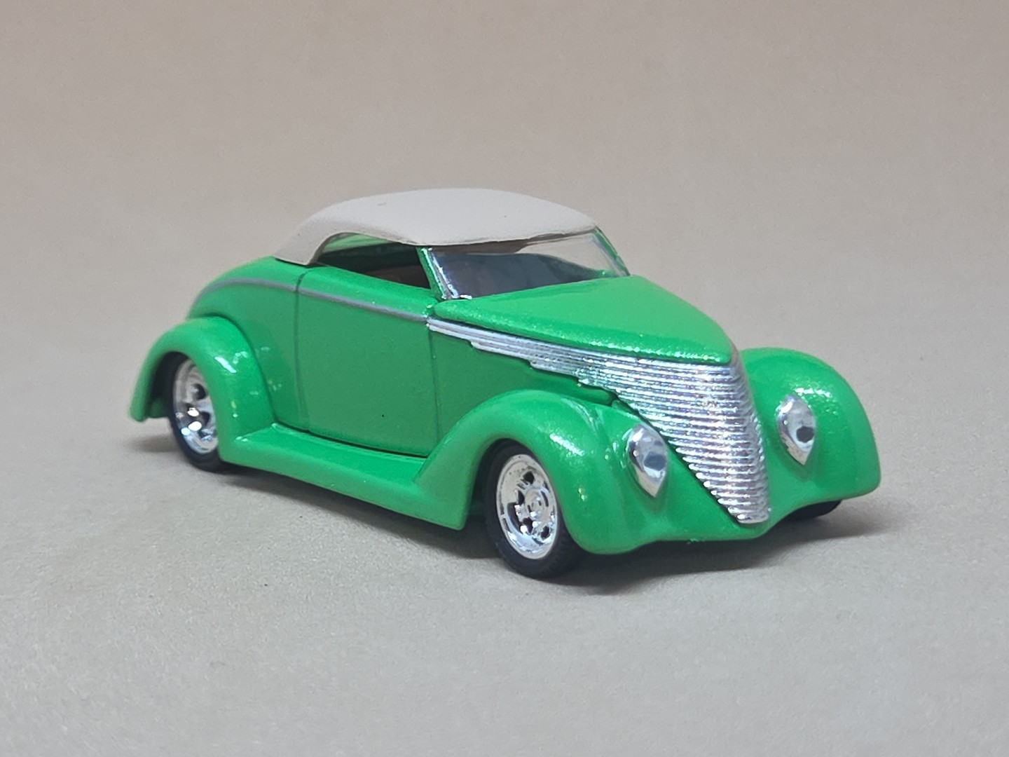 1937 ’37 FORD CUSTOM COUPE HOT ROD LIMITED EDITION COLLECTIBLE 1/64 SCALE GREEN
