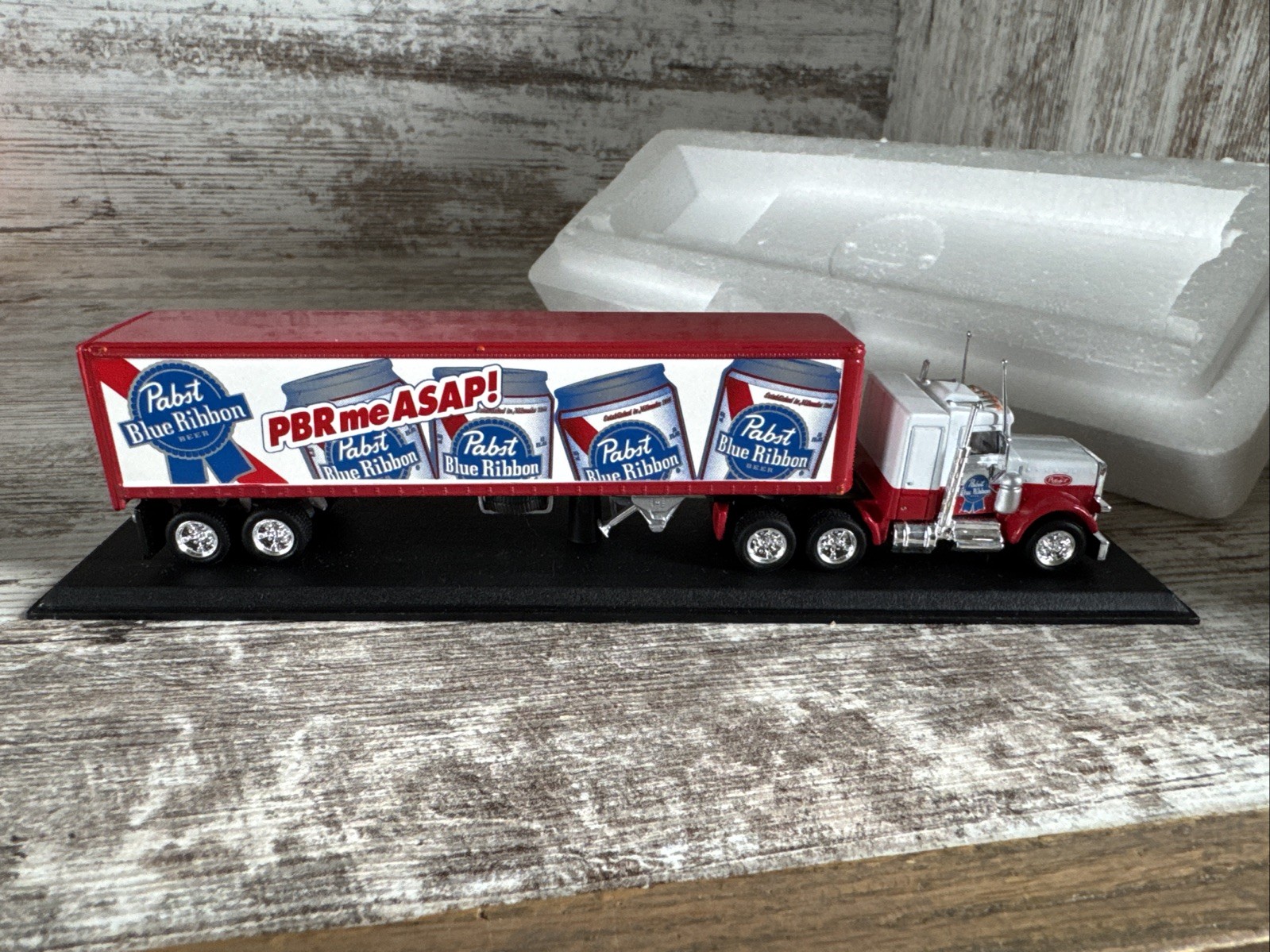1/87 Scale Matchbox Pabst Blue Ribbon PBR Semi Truck With Trailer Beer.