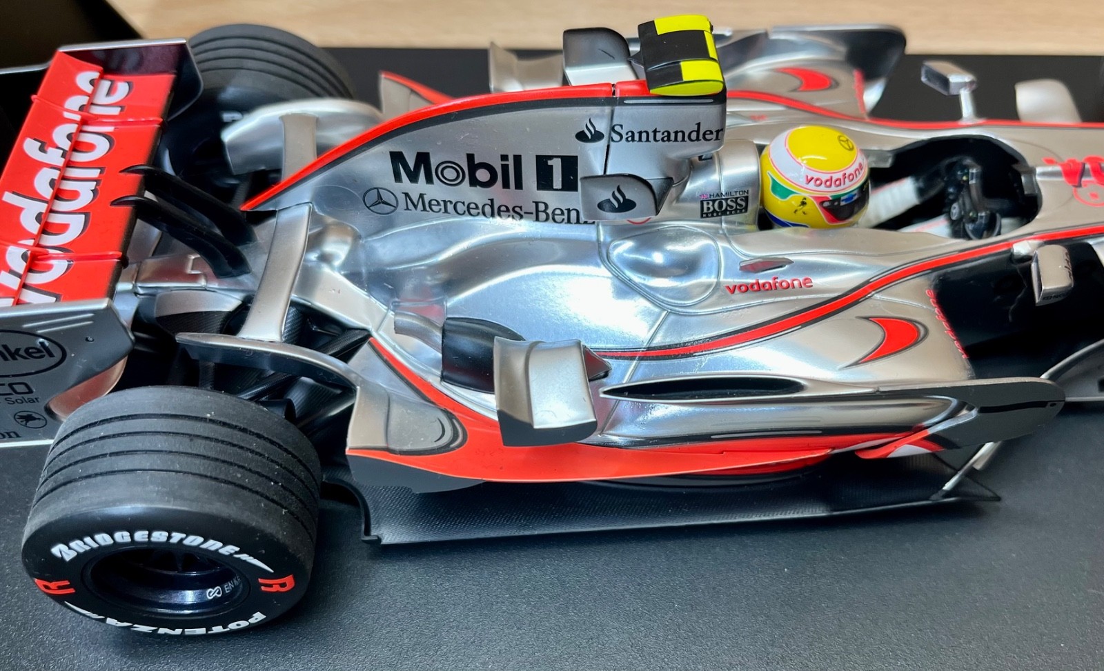 Minichamps 1:18 Scale F1 Vodafone McLaren Mercedes MP4-22 L Hamilton Model Boxed