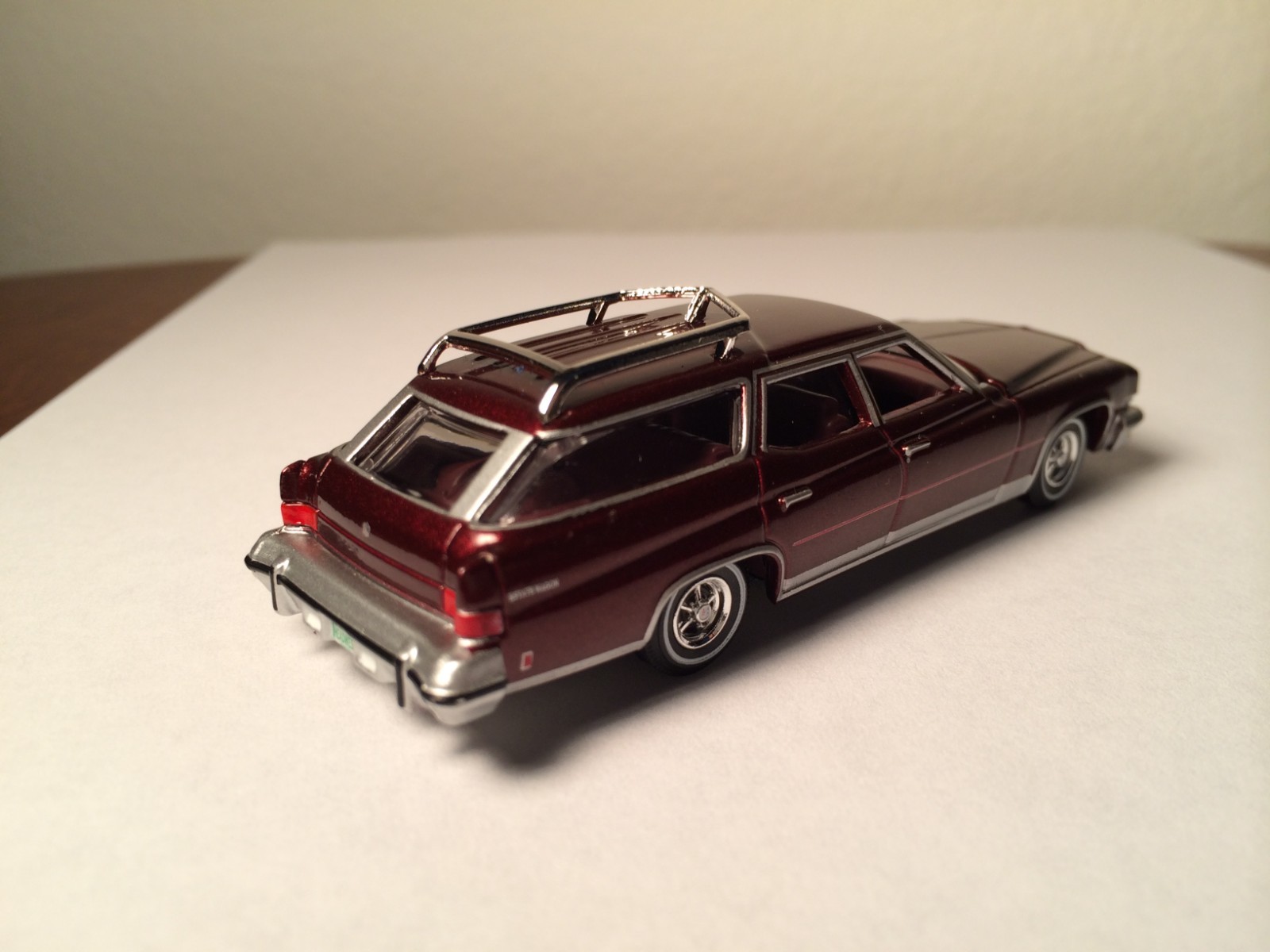 Auto World AW GM 1974 Buick Estate Station Wagon 1:64 1/64 Burgundy Model Car