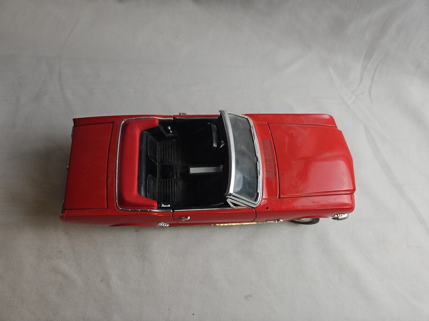 MIRA Golden Line Collection 1965 Ford Mustang die-cast 1:18 scale model #BXU