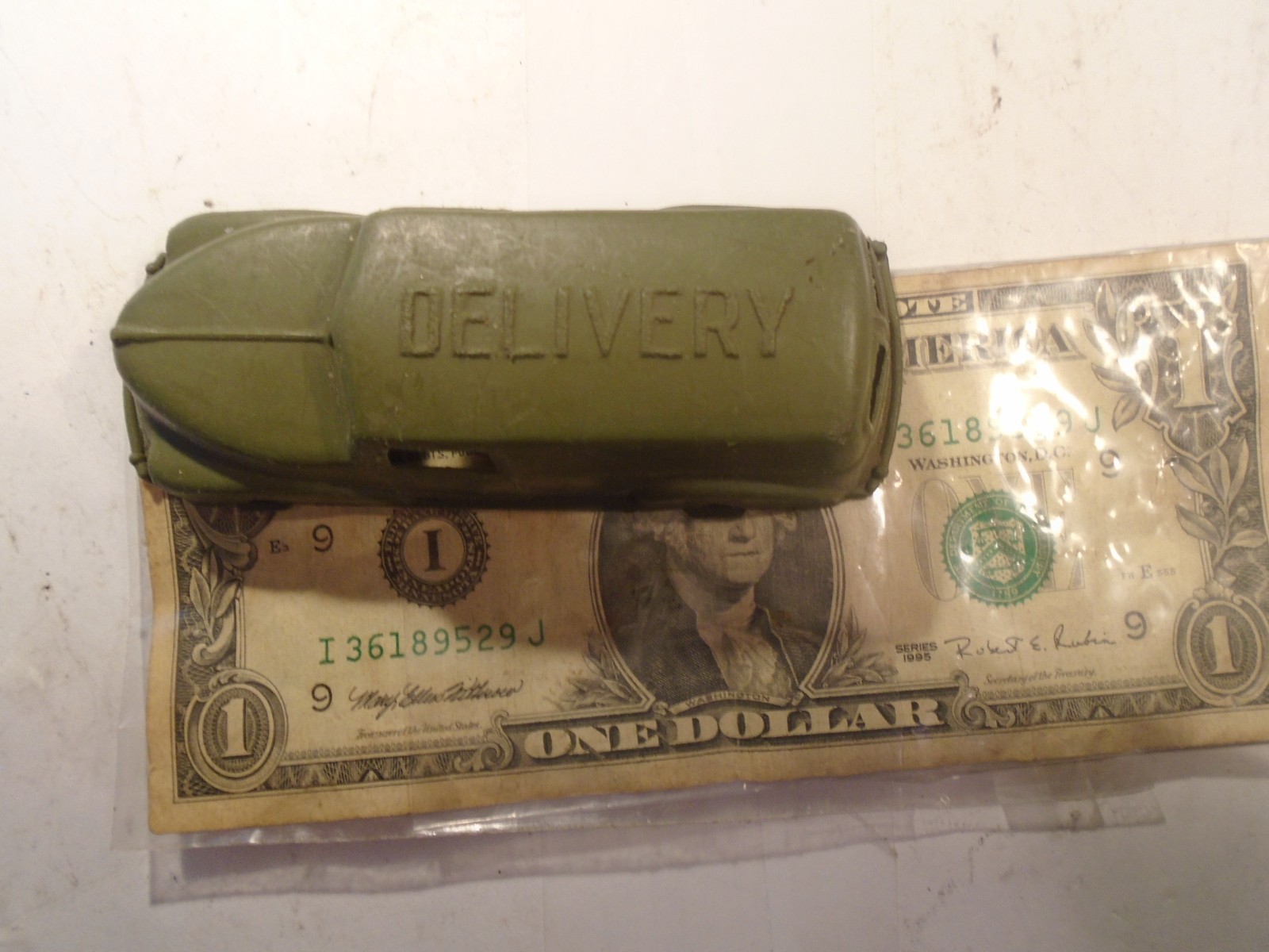 PYTON PRODUCT 1/47 O SCALE VINTAGE SOFT PLASTIC DELIVERY TRUCK, PARTS 1-187-1