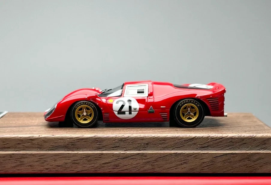 FERRARI 300 P4 COUPE #21 24H LE MANS 2ND 1967 RACE 1/64 RESIN CAR BY DMH 99 MADE