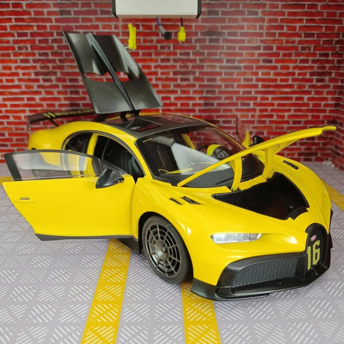 NEW 1:18 Bugatti Chiron Pur Sport Car Diecast Alloy Metal Model Collection Gift
