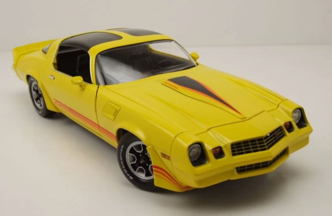 GREENLIGHT,1980 CHEVROLET Camaro Z28 with Yellow sunroof with red stripes, 1/…