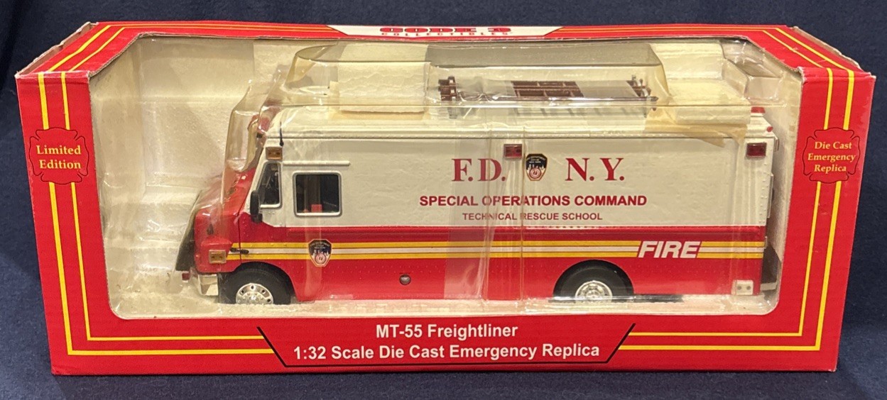 1:32 Code 3 FDNY New York Fire Department Freightliner MT-55 Command Post NEW!!