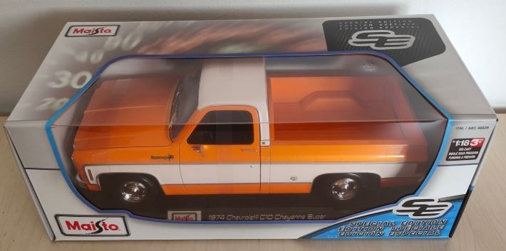 Maisto 1/18 Scale – 1974 Chevrolet C10 Cheyenne Super – Orange, White