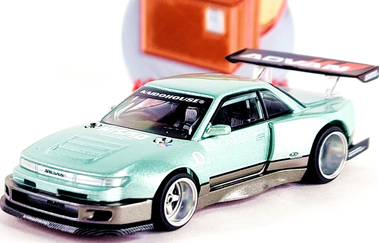 Kaido House x Mini GT Nissan Silvia S13-R Kaido Works V1 KHMG232 🟩 1/64