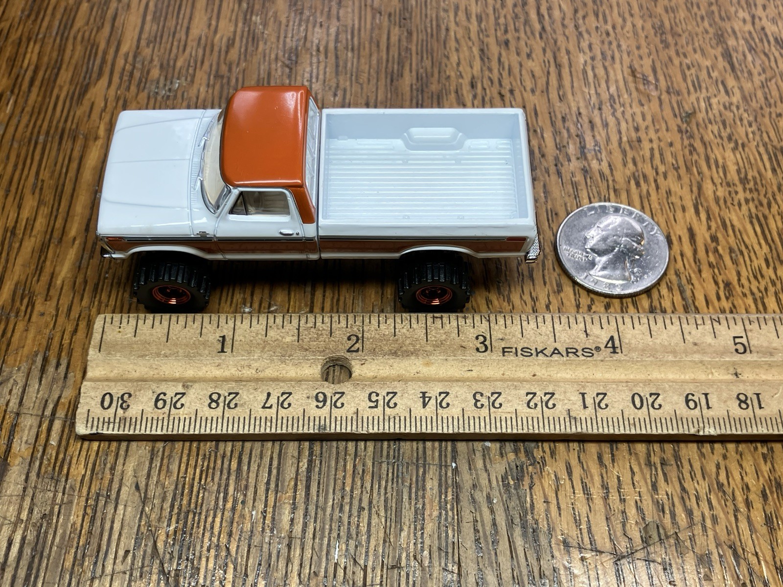 1977 Ford F-150 Ranger Explorer Lifted 4×4 Truck 1/64 Diecast Custom Greenlight
