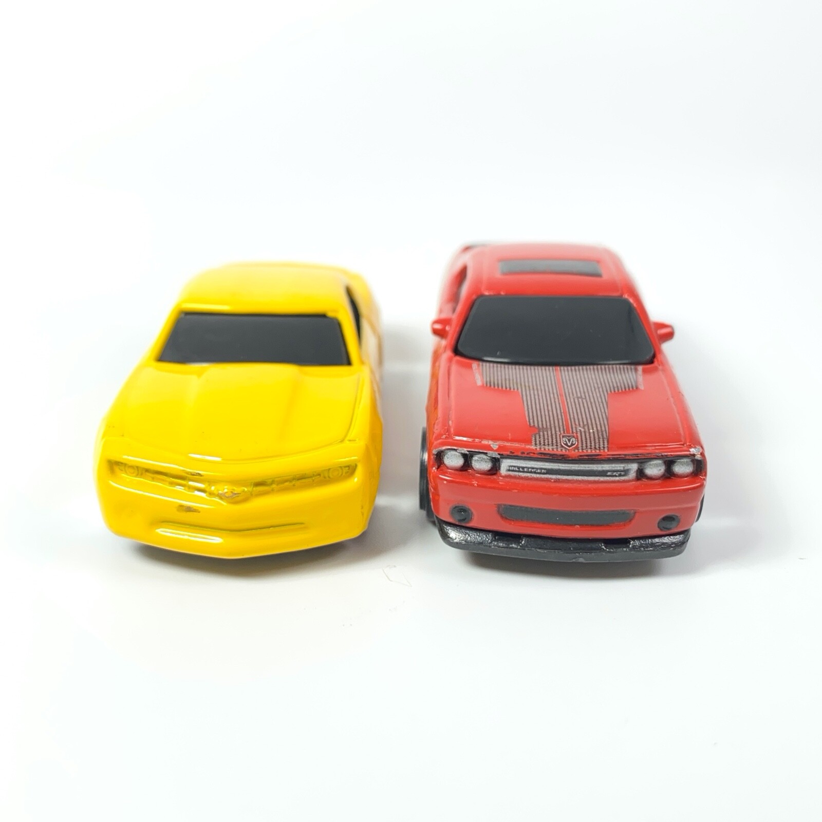 Maisto Lot 2006 Chevy Camaro Concept Yellow, 2008 Dodge Challenger SRT8 Red 1:64