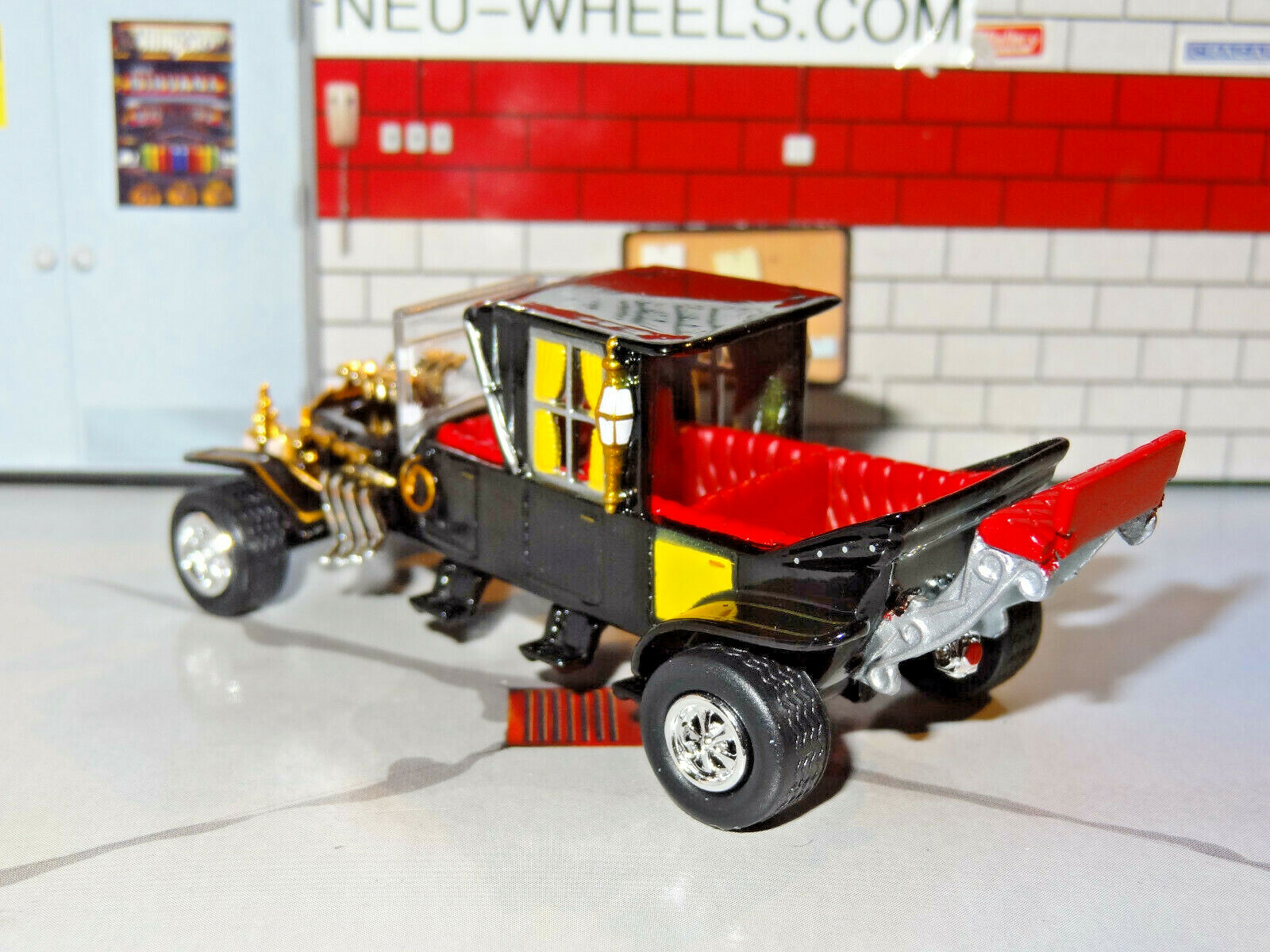 GEORGE BARRIS 1964 THE MUNSTER’S KOACH 1/64 DIECAST DIORAMA REPLICA MODEL W5