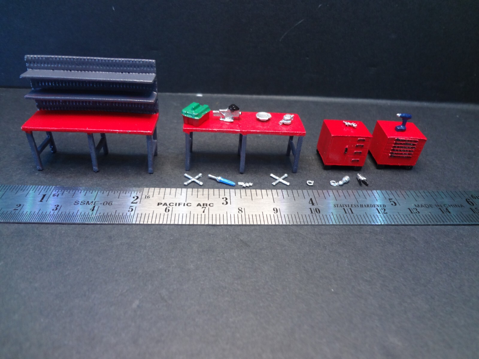 1:64 Scale Auto Repair Shop Workstation & Mechanic Tool Set Diorama Accessories
