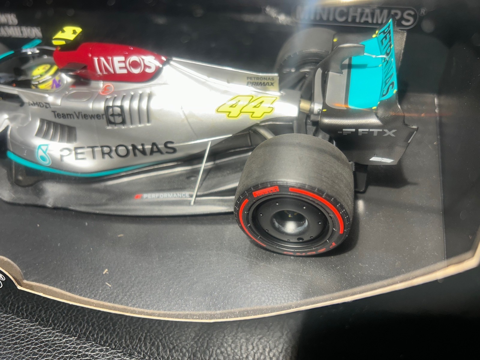1/18 Minichamps – 2022 MERCEDES-AMG F1 W13 E #44 – LEWIS HAMILTON – SPANISH GP