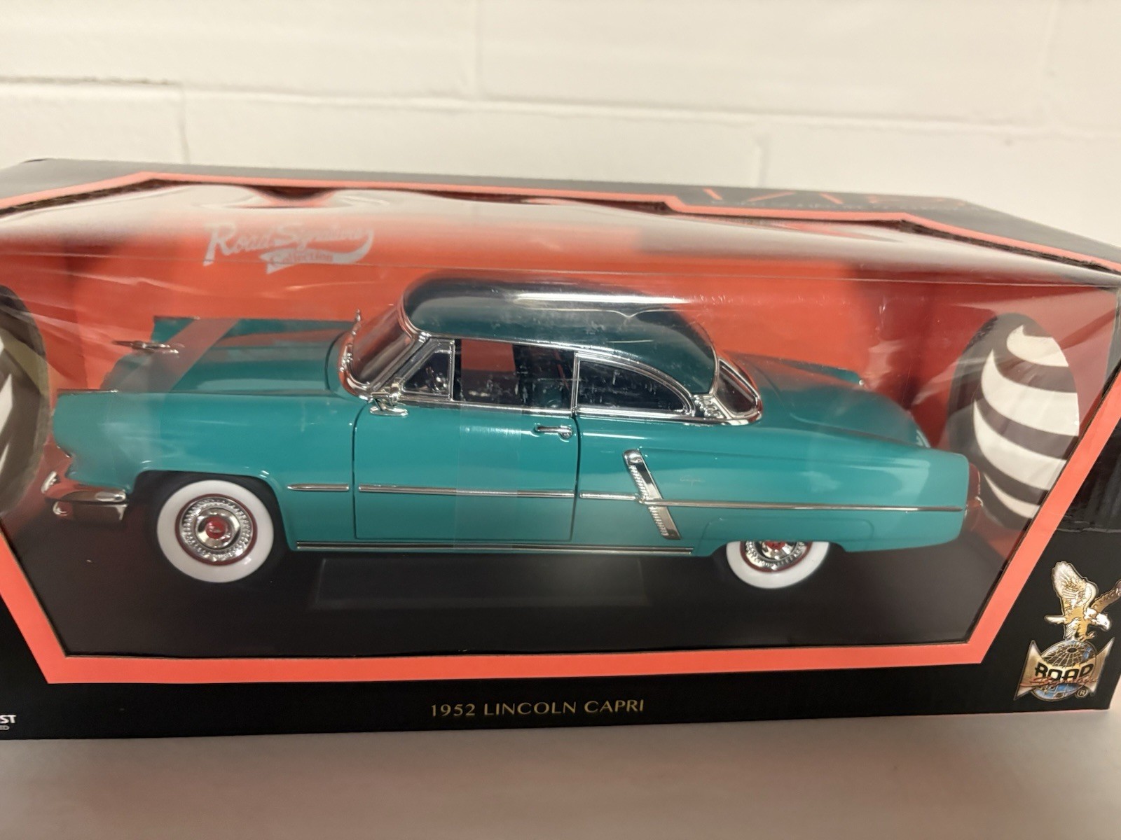 Lucky Diecast Road Signature 1952 Lincoln Capri-1/18 Scale