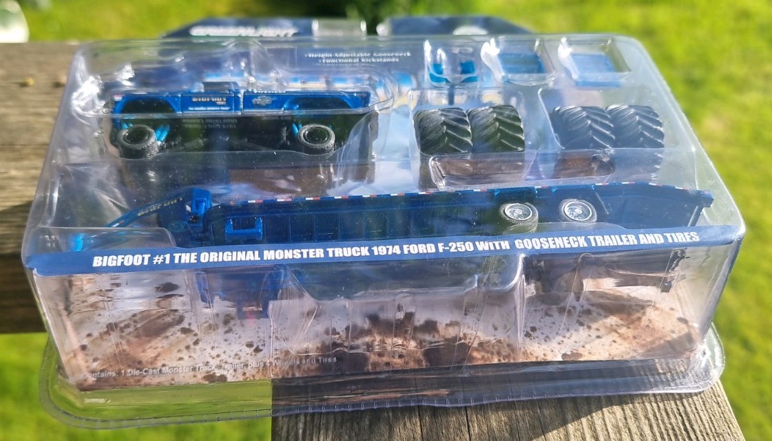 2019 Exclusive Greenlight Collections Limited Edition BIGFOOT With Trailer MIP