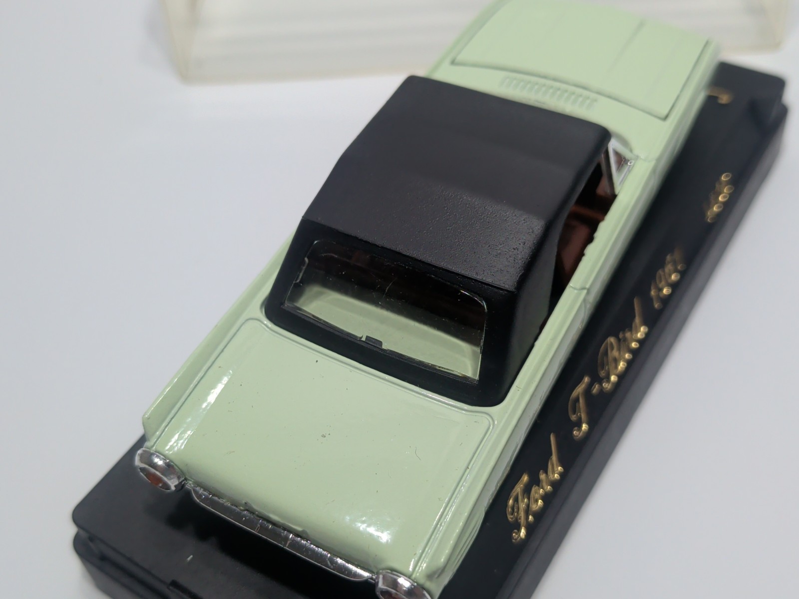 ✨VINTAGE✨ Solido Age d’or #4505 1961 Ford T-Bird in Display Case 1/43 Scale