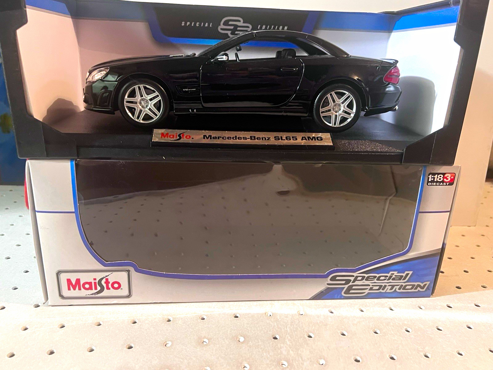 Maisto Special Edition 1:18 Mercedes-Benz SL65 AMG Diecast Car Black Open
