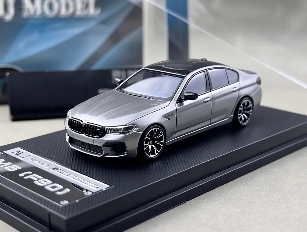 MJ 1:64 Gray M5 F90 Luxury Sedan Sports Model Diecast Metal Car