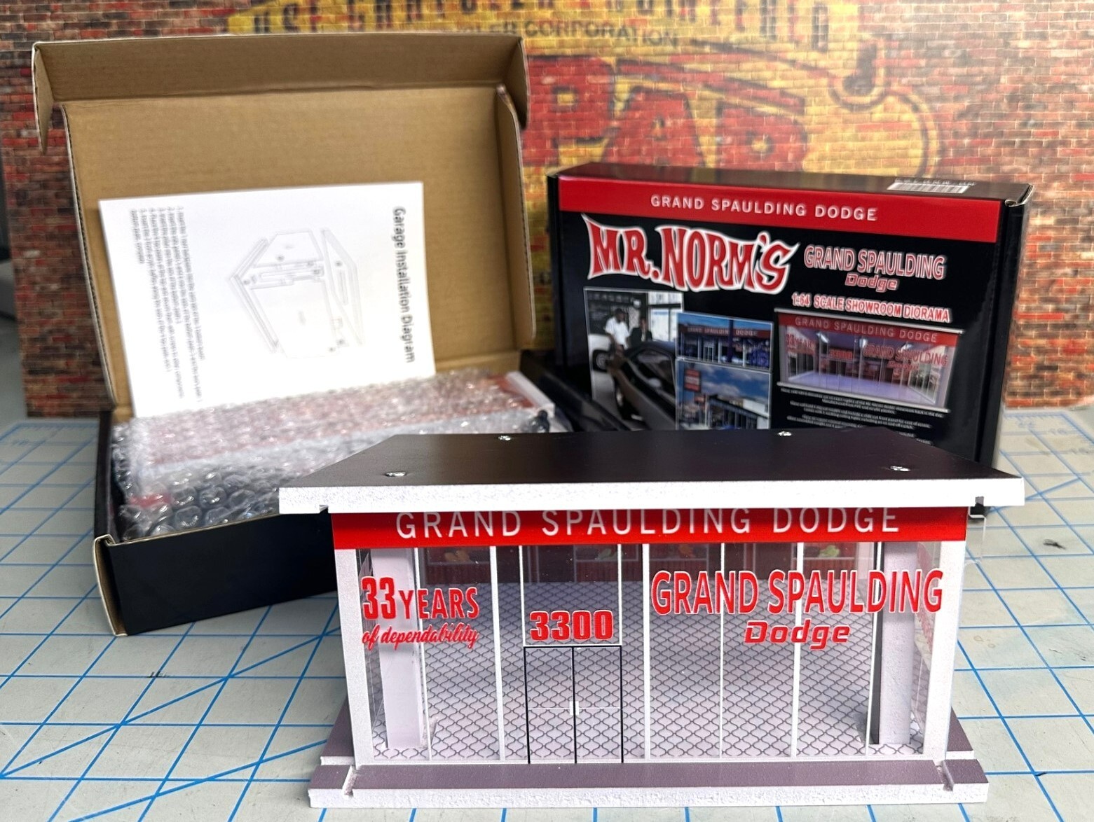 1/64 SCALE, MR. NORMS GRAND SPAULDING DODGE SHOWROOM DIORAMA !