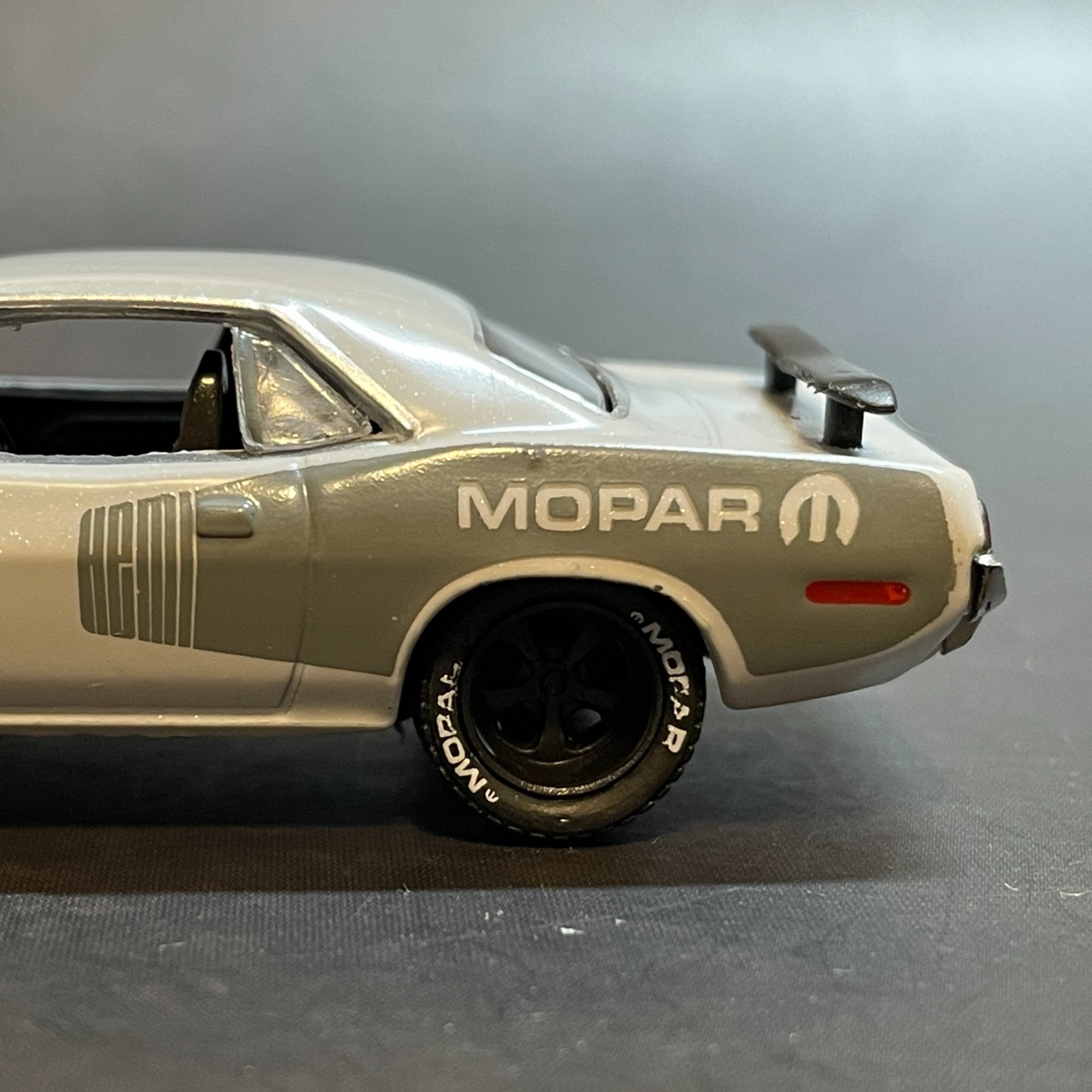 1971 Plymouth HEMI Cuda *light ceramic gray* 1/64 M2 Machines Premium Diecast