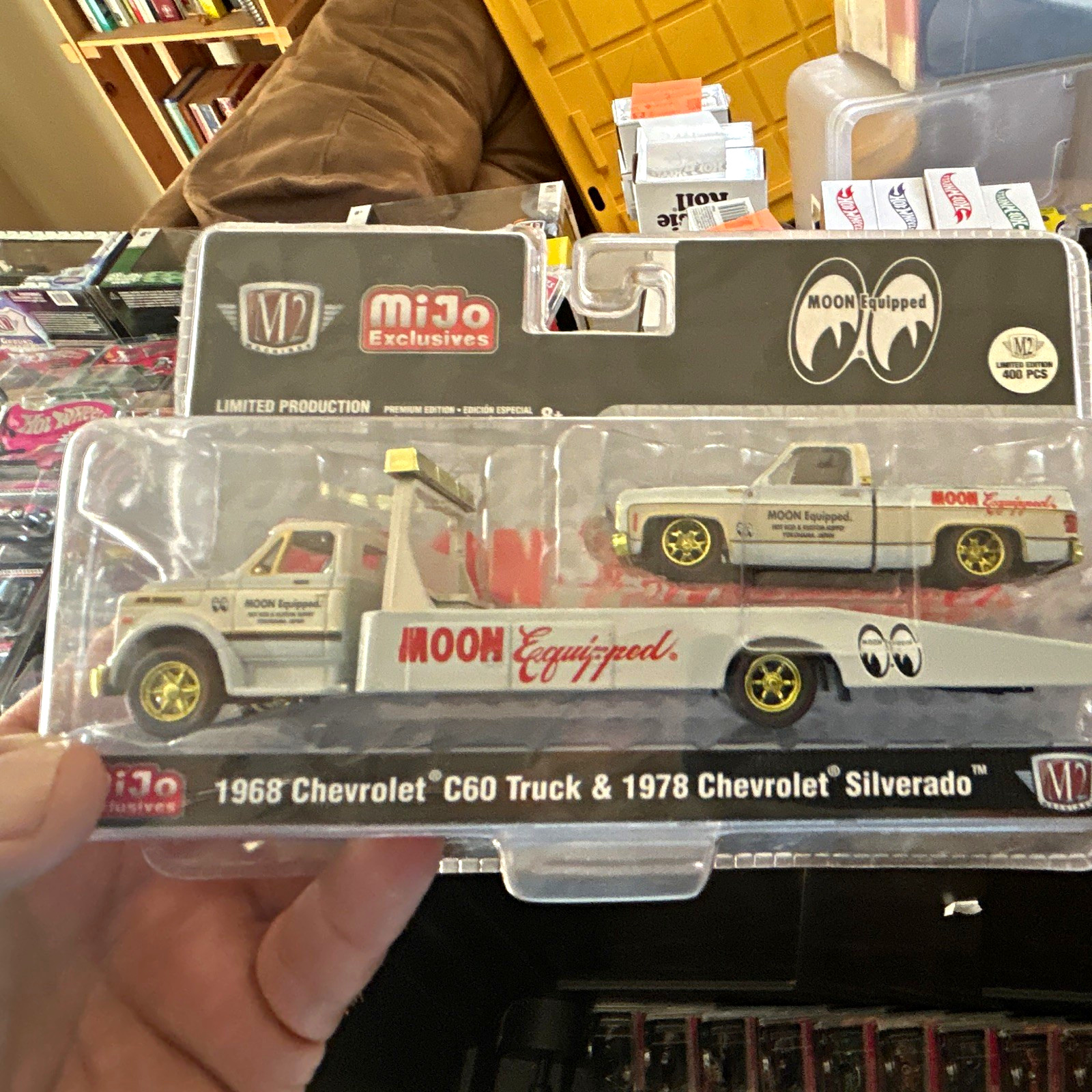 M2 Machines MiJo Exclusives MOON Equipped 1968 C60 Tow/1978 Silverado 1:64