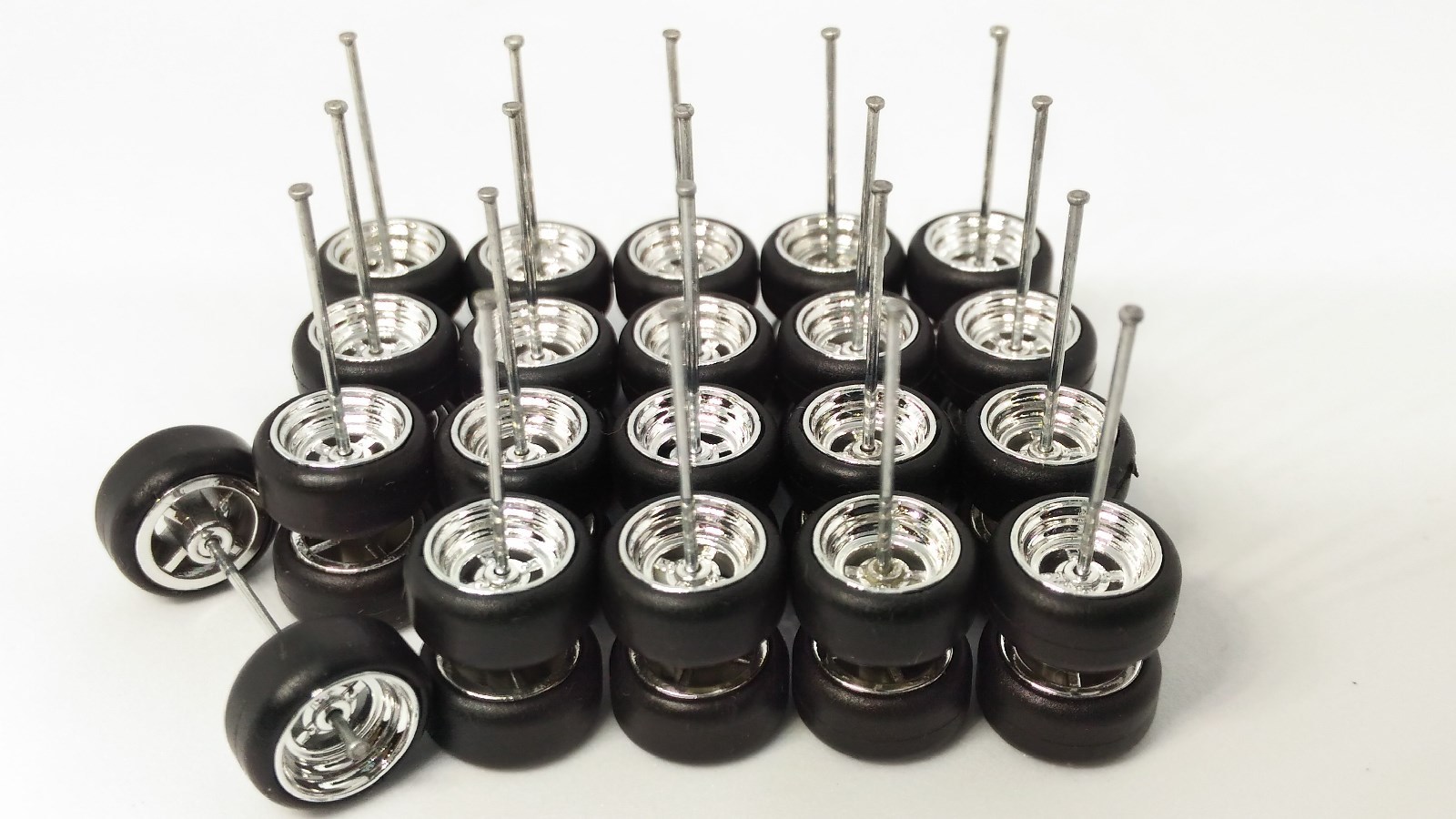 💗 Hot Wheels 40 sets 4 Spoke Donut long Axle fit 1:64 Chrome Rubber Tires