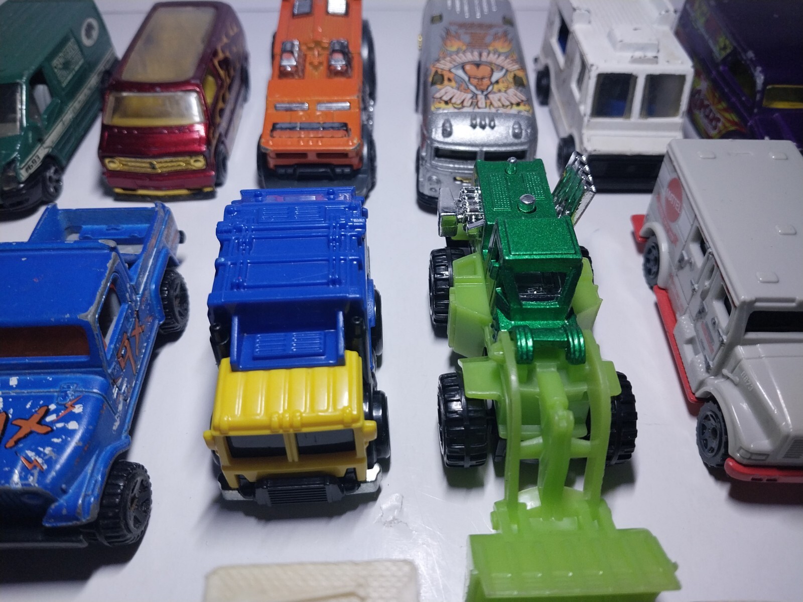 Lot 18 Hot Wheels & Matchbox Truck Bus Jeep Ect Please See Photos