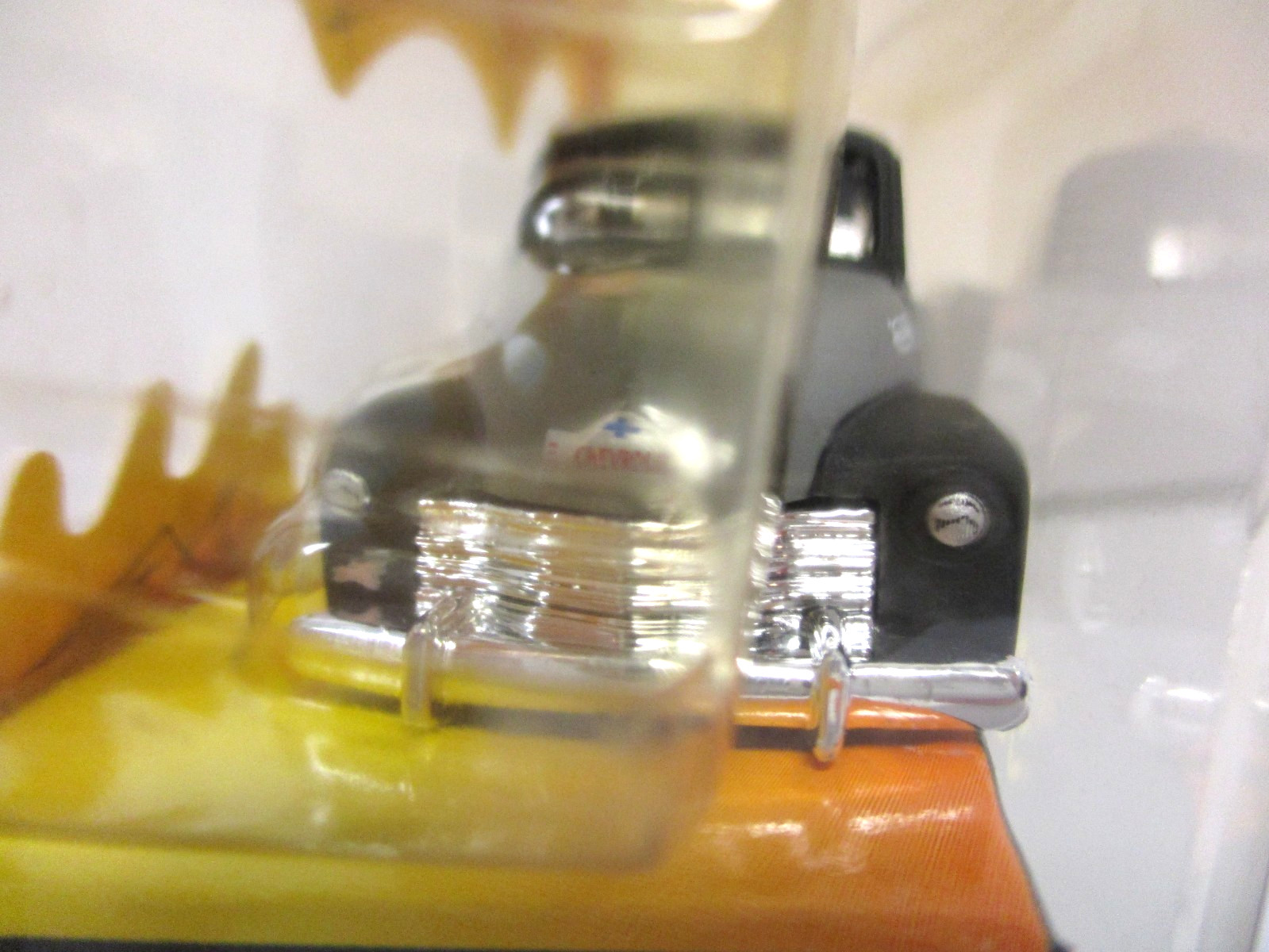 JADA – VON DUTCH GARAGE – 1953 CHEVROLET 3100 PICKUP TRUCK LOWRIDER – 1/64