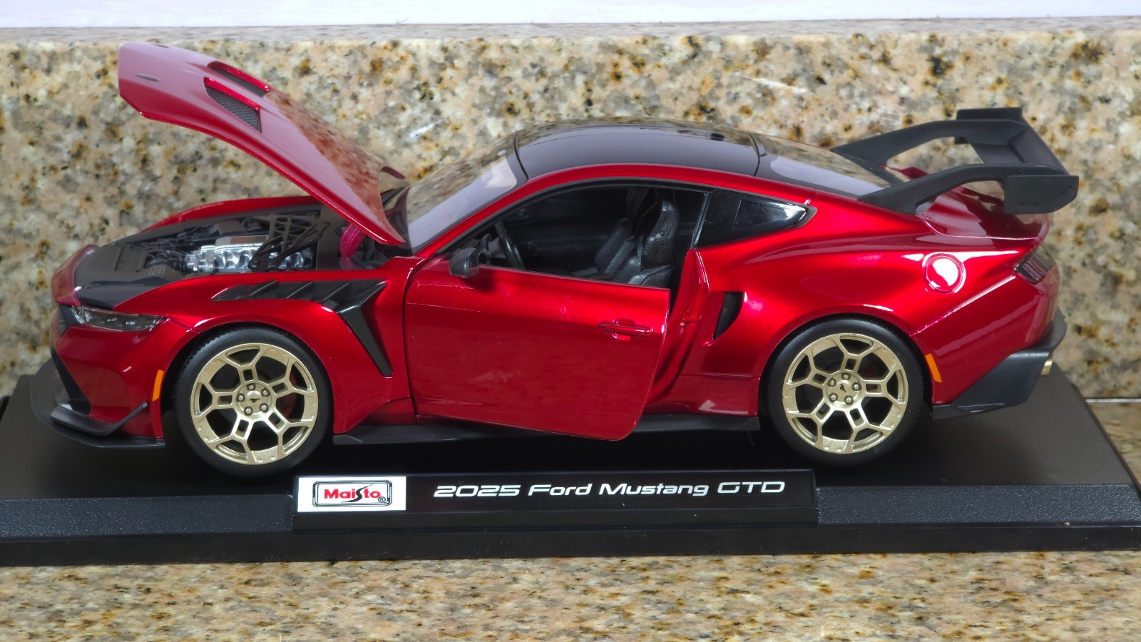 2025 Ford Mustang GTD 1:18 Maisto Exclusive Style Special Edition – RED