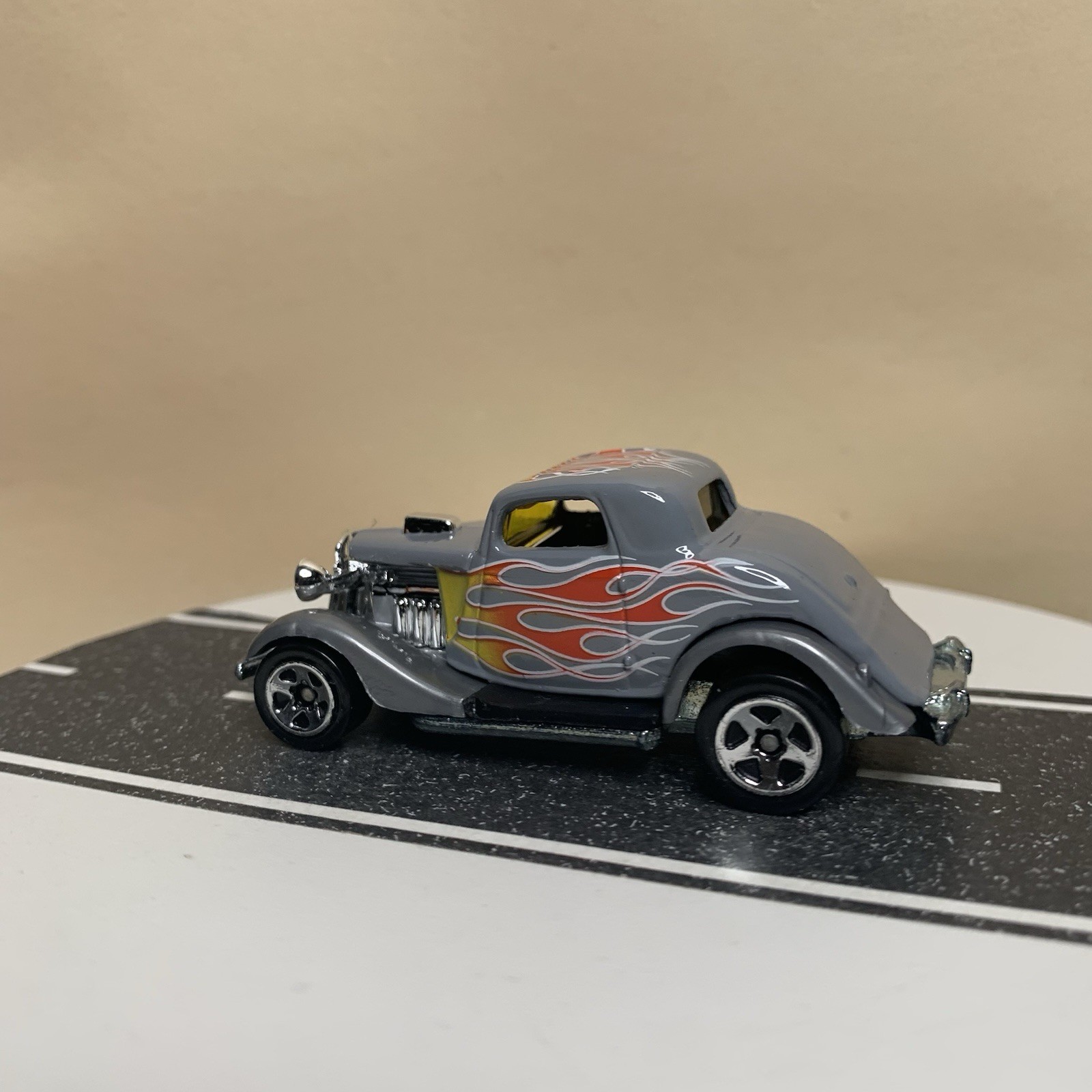 Hot Wheels #190 1934 Ford 3-Window Coupe Gray w/Flames & Chrome 5 Spoke 1:64 NM