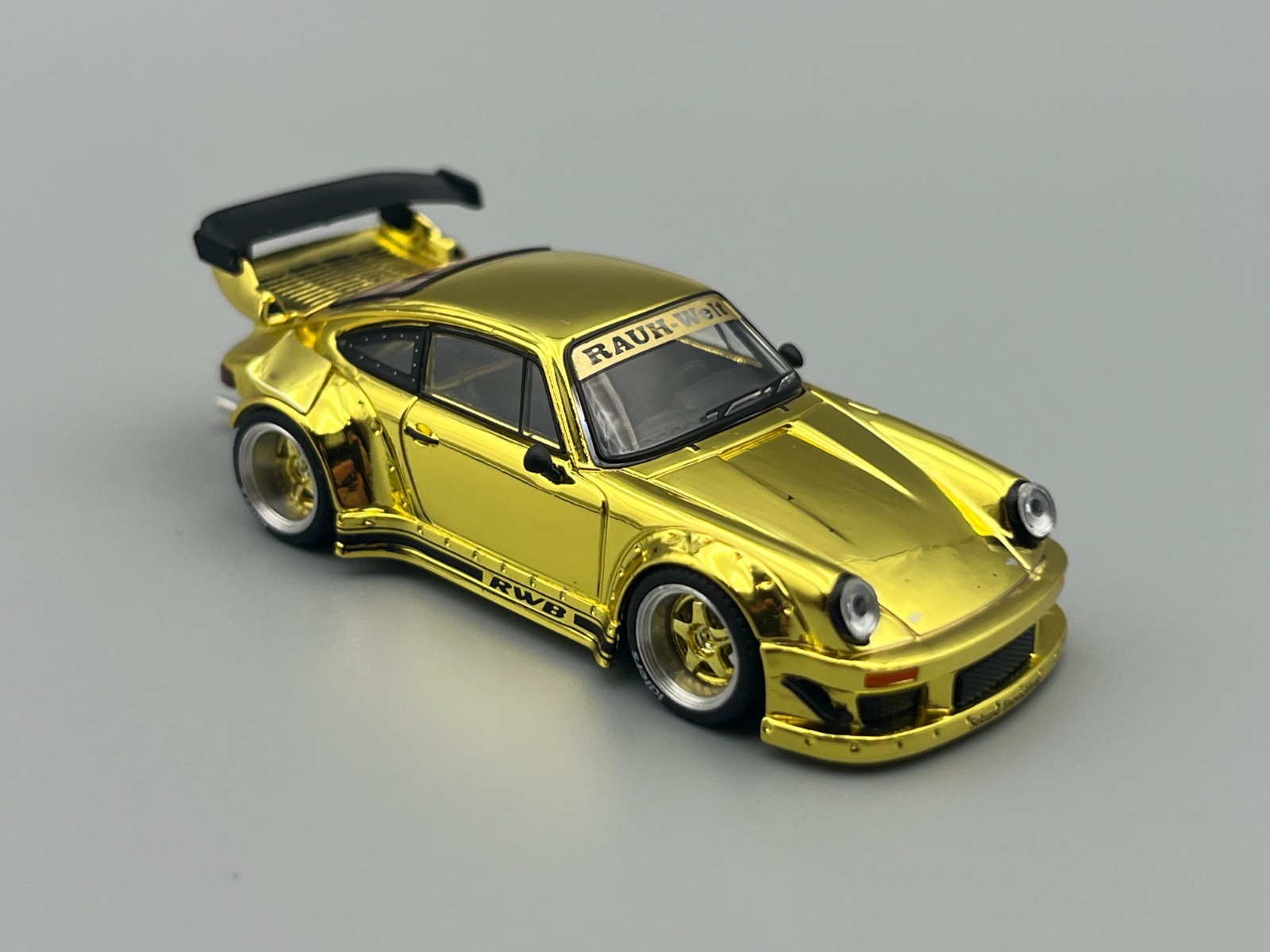 RWB 930 and Transporter Gold Porsche 911 HEC 2026 Exclusive Poprace 1/64 scale