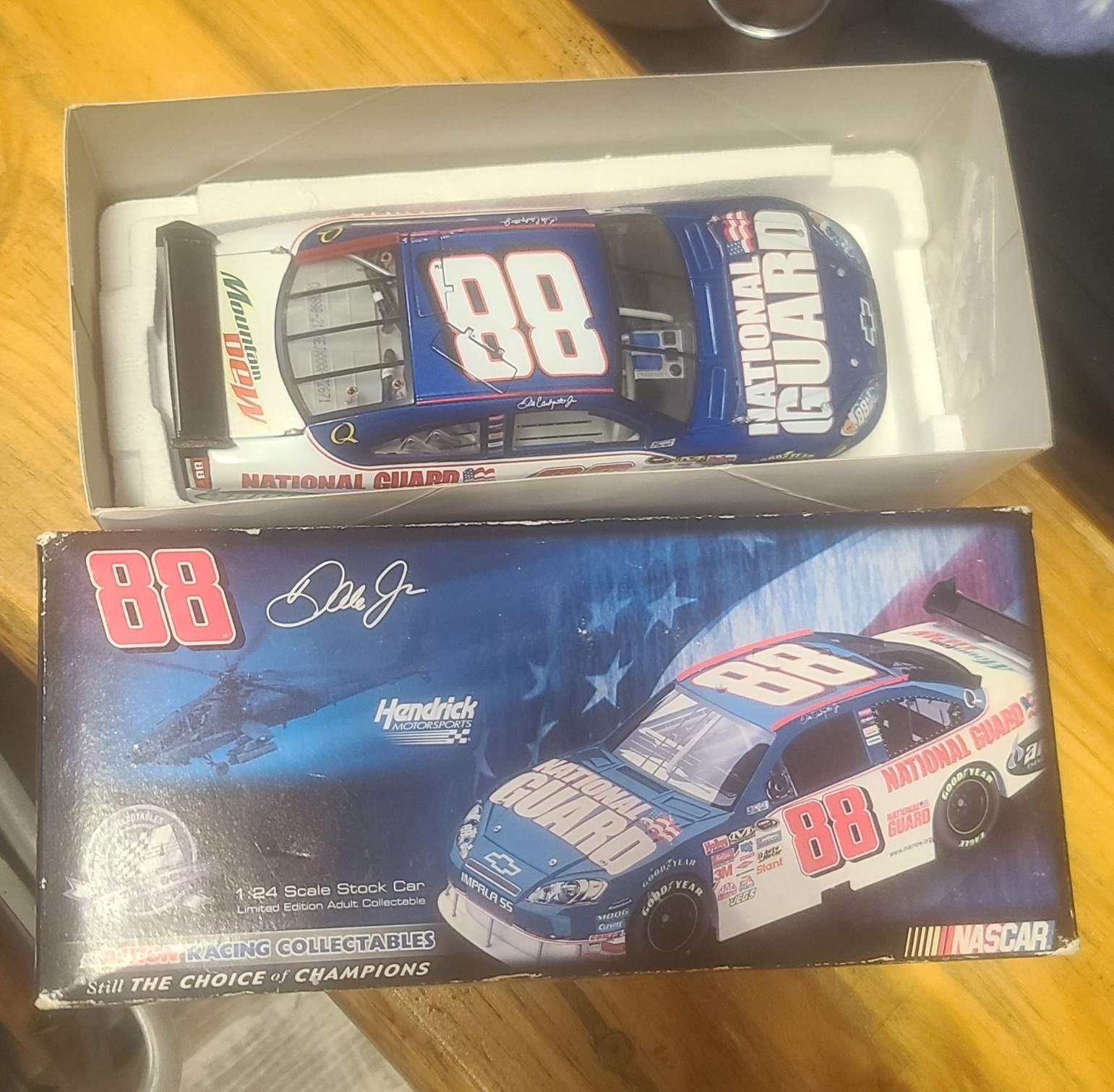 Action 1:24 NASCAR 2004 Dale Jr #88 National Guard Chevy Impala SS Diecast LE