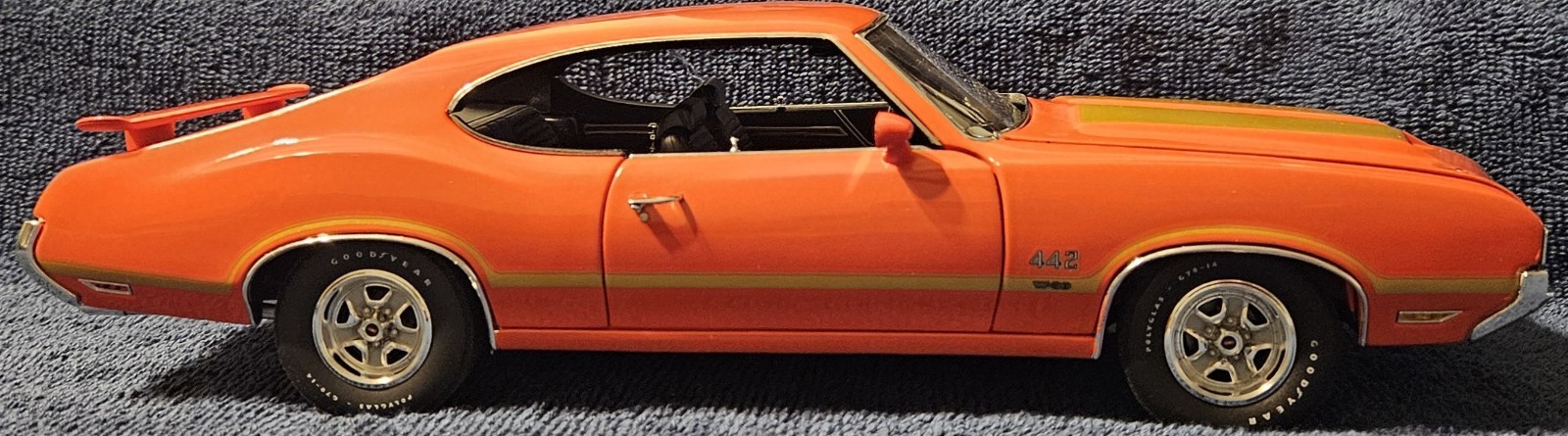 RARE 1970 Oldsmobile 442 W-30 – The Danbury Mint – 1:18 model by Acme
