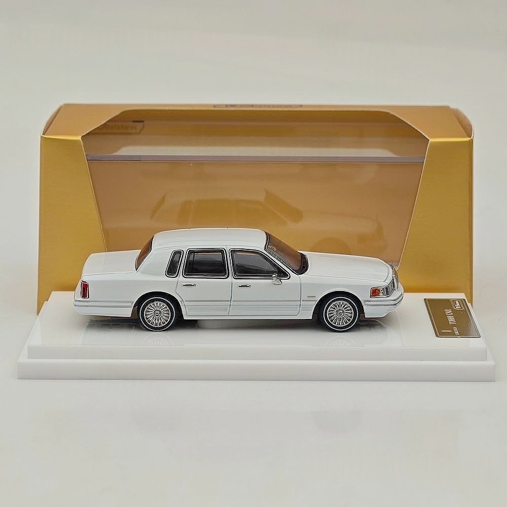 1/64 MK Miniatures Lincoln Town Car Luxury Sedan Limited Diecast Metal Model Car