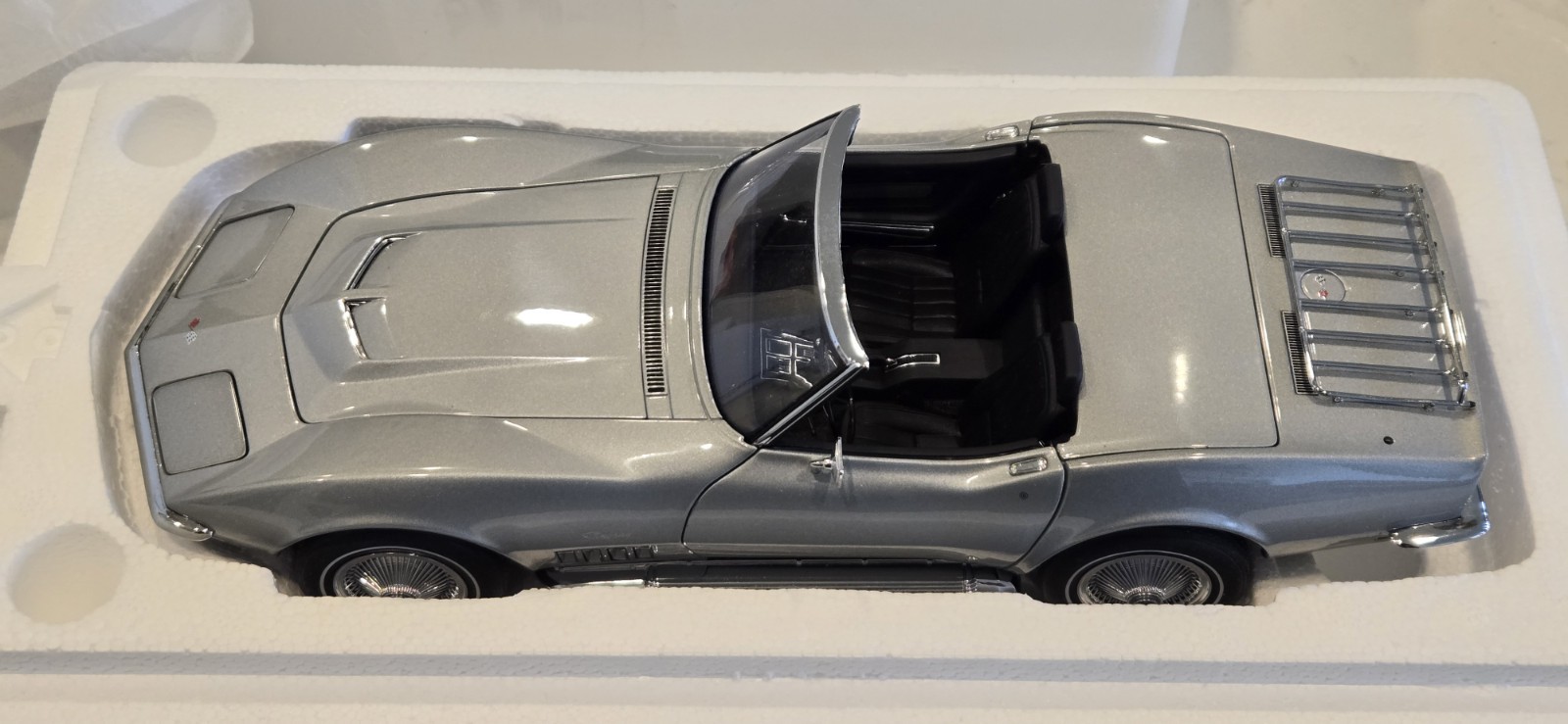 **READ** RARE 1/18 Autoart 1969 Chevrolet Corvette Cortez Silver Diecast