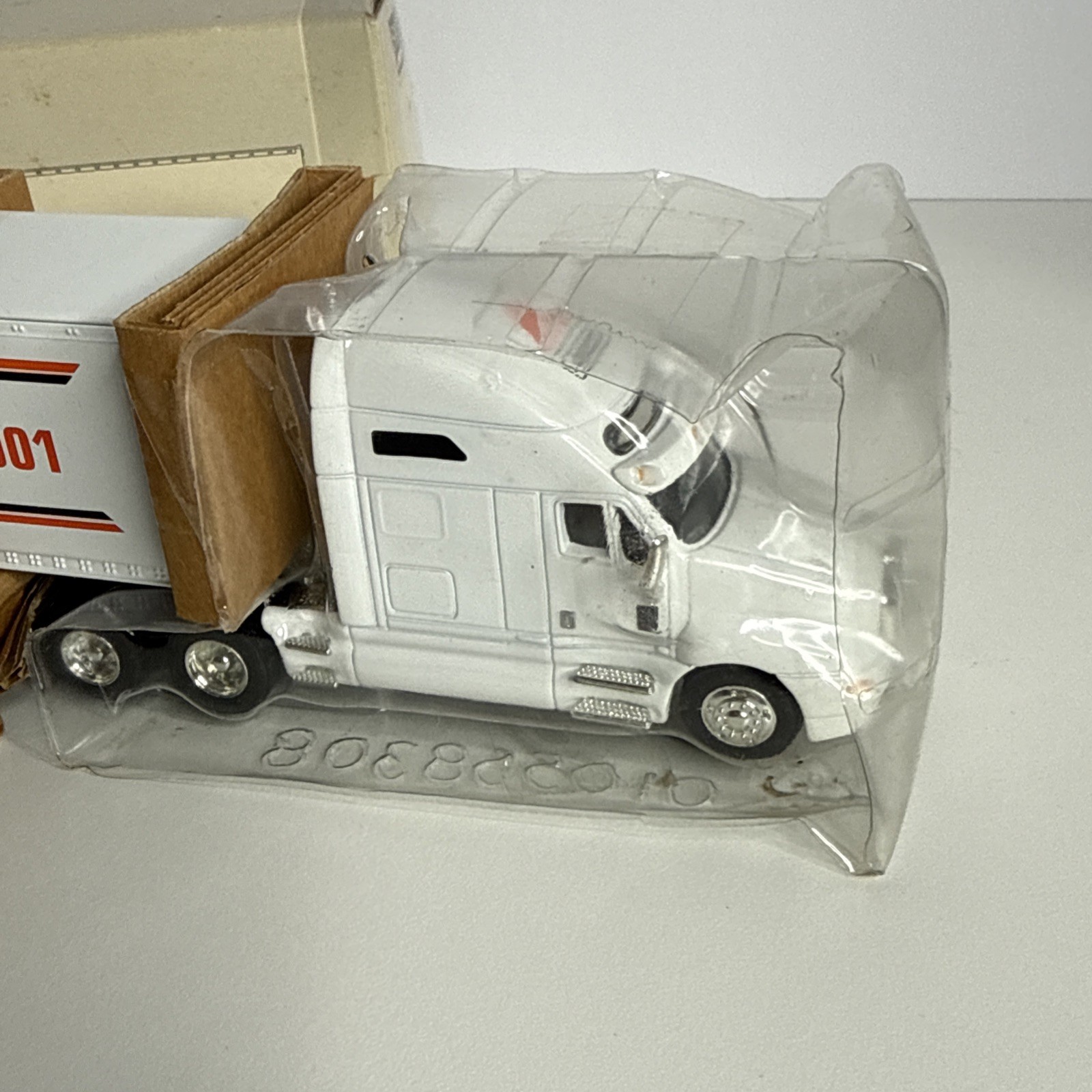 SPECCAST 1:64 KENWORTH T2000 TRACTOR W/TRAILER Farm Show Edition Louisville KY