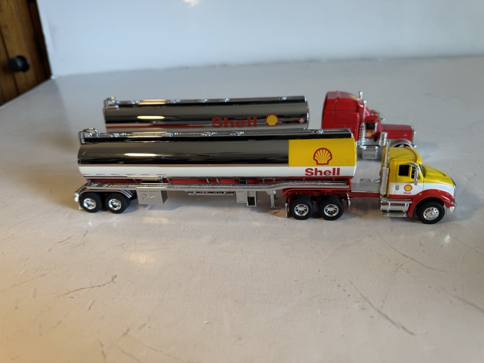 Speccast 1:64 Diecast Shell Peterbilt Tanker Trailer & Freightliner Rack Truck