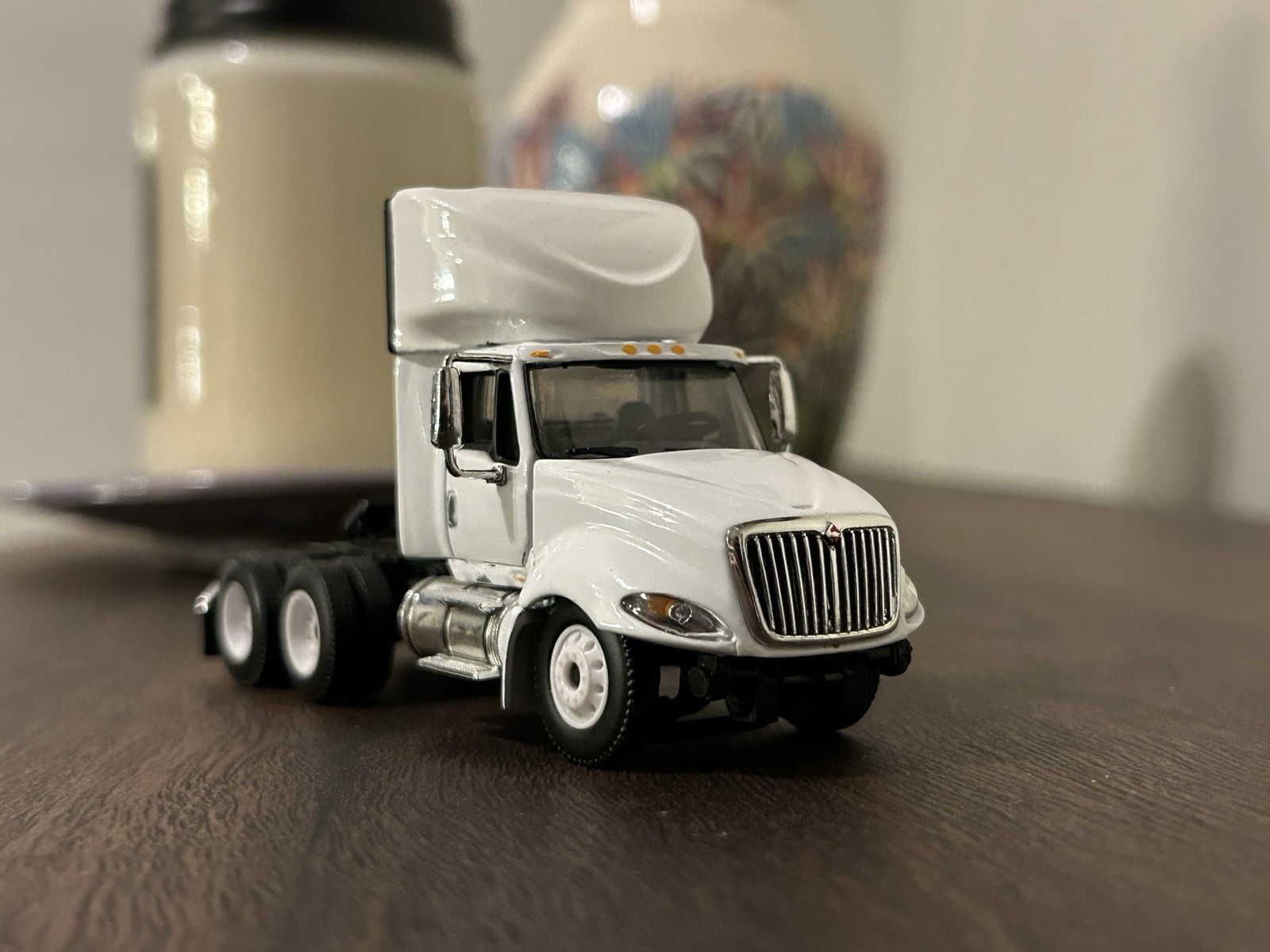 1/64 DCP International Prostar Day Cab Read Description