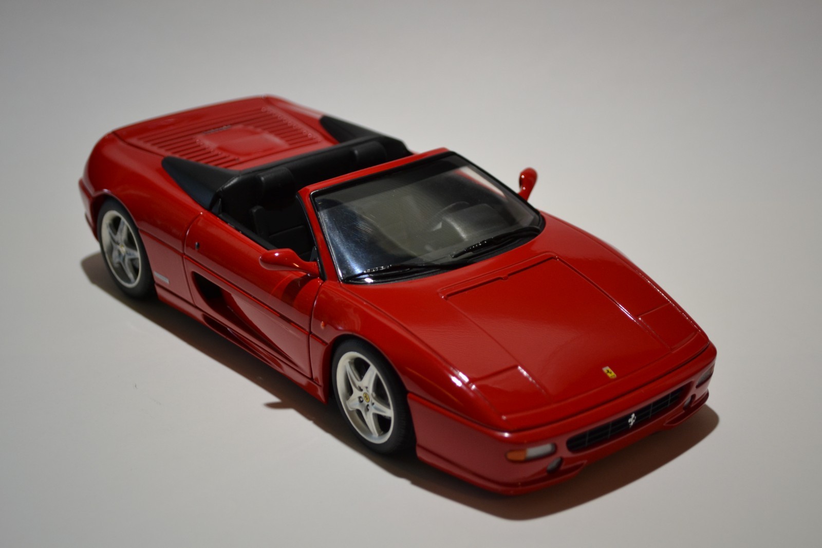 1/18 UT Models Ferrari 355 Spider Rosso Corsa No Box
