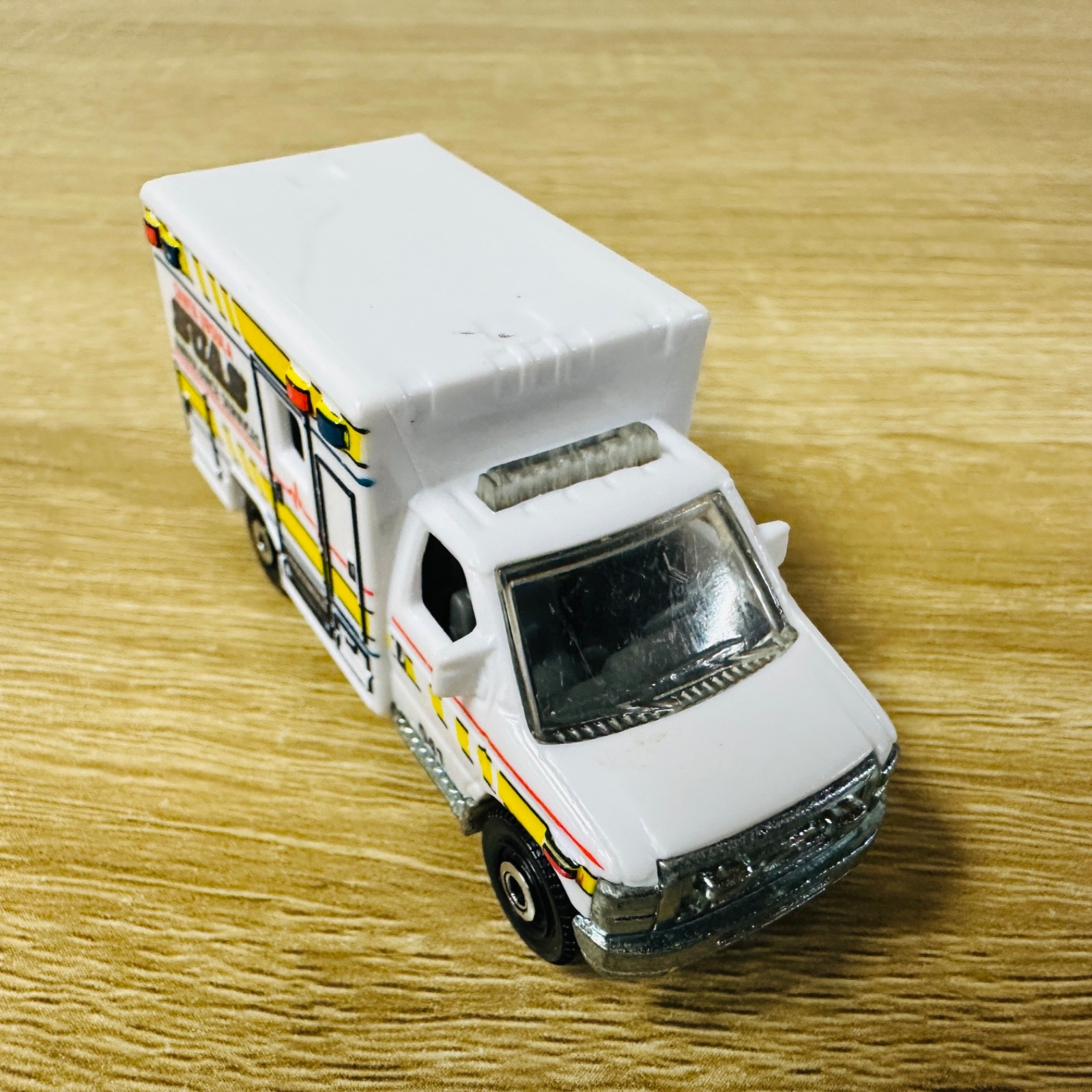 Ford E350 Ambulance White Yellow SUAS Santa Ursula MB944 2015 Heroic Rescue
