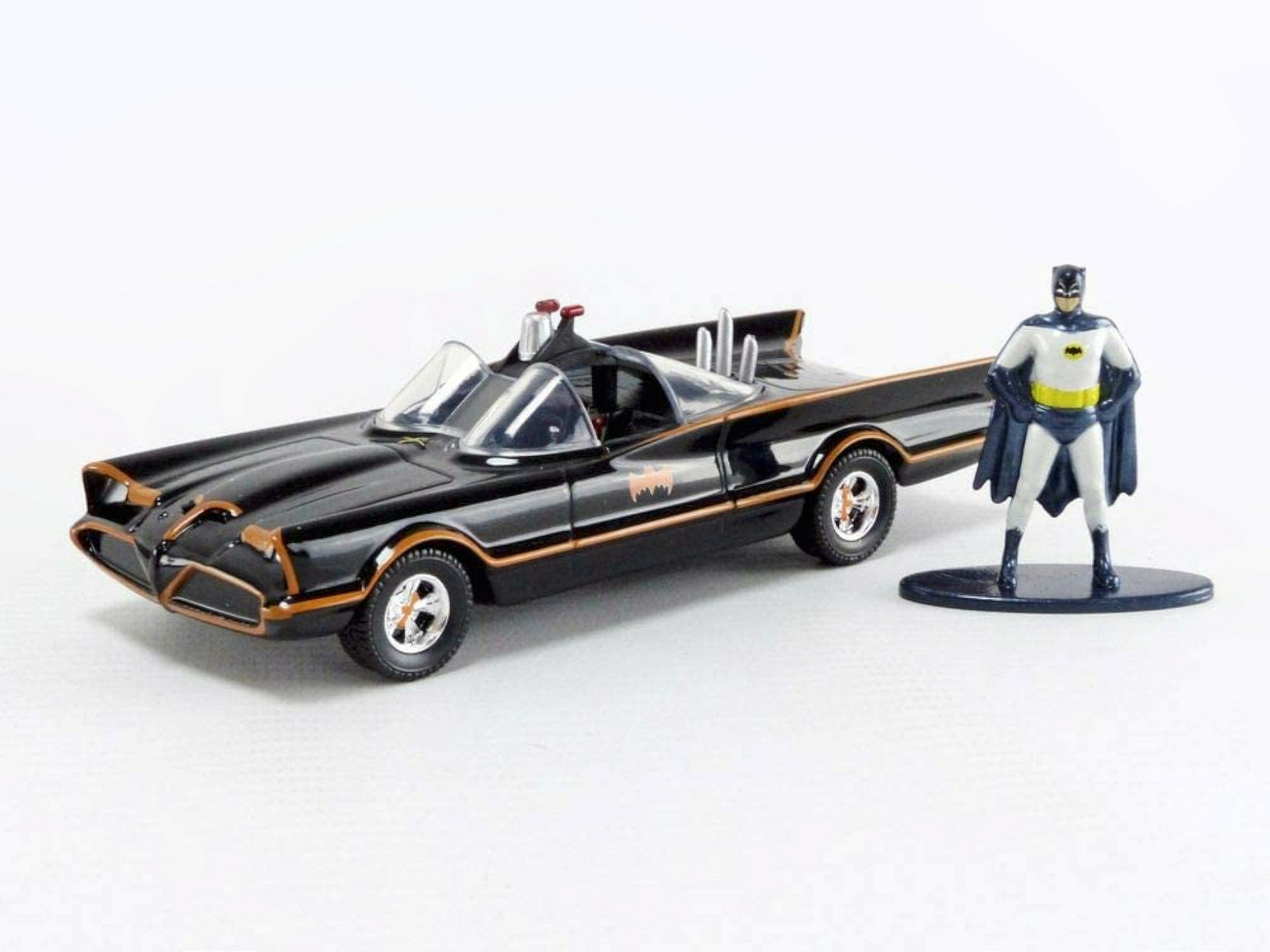 NEW Jada Toys 31703 Batman Classic 1966 TV BATMOBILE 1:32 Scale Vehicle & Figure