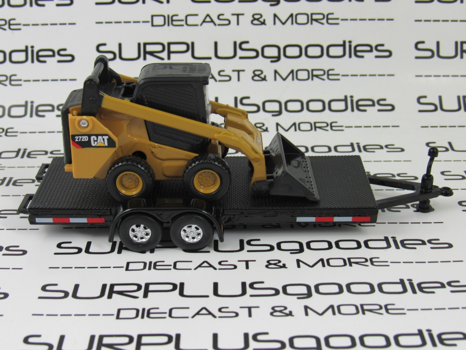 Diecast Masters 1:64 Caterpillar CAT 272D2 SKID STEER LOADER w/Trailer Tow Rig