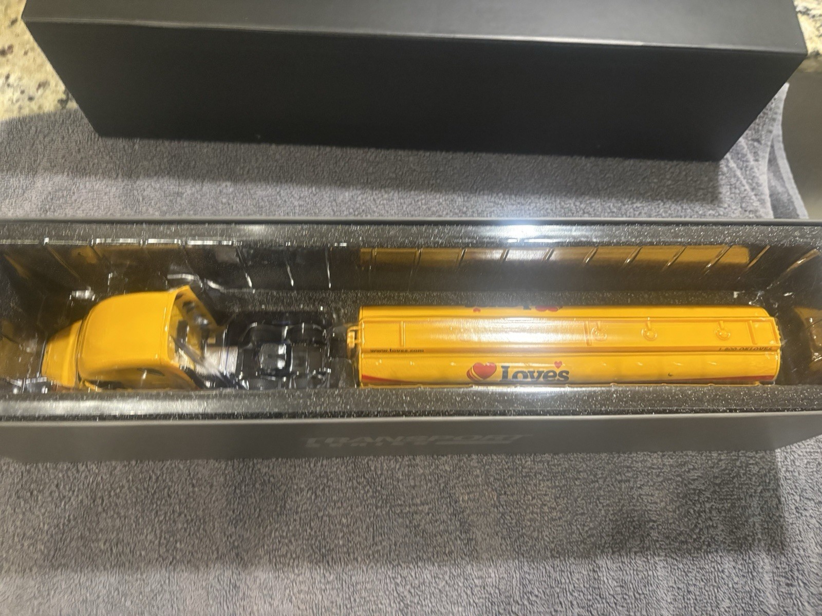 1:50 Diecast Fuel Tanker